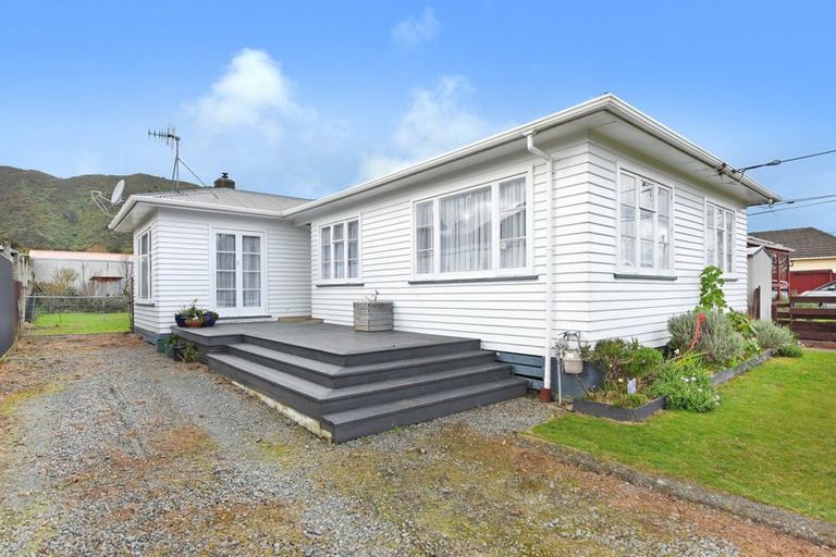 Photo of property in 120 Wise Street, Wainuiomata, Lower Hutt, 5014