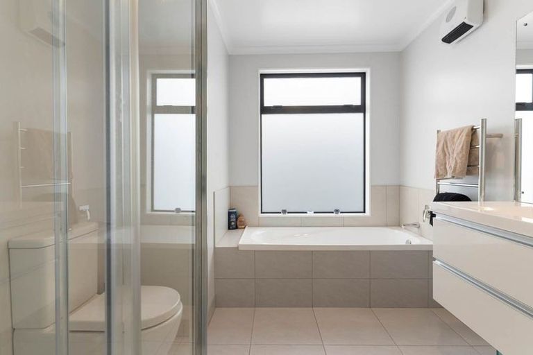 Photo of property in 3 Courage Road, Papakura, 2110