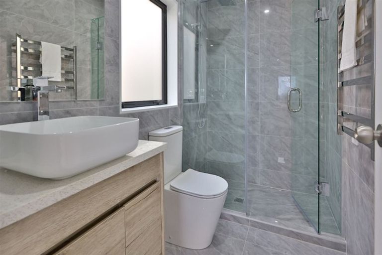 Photo of property in 85d Lake Panorama Drive, Henderson Valley, Auckland, 0614