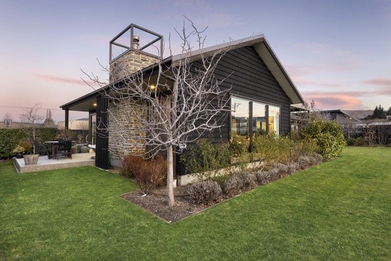 Photo of property in 15 Kingfisher Crescent, Albert Town, Wanaka, 9305