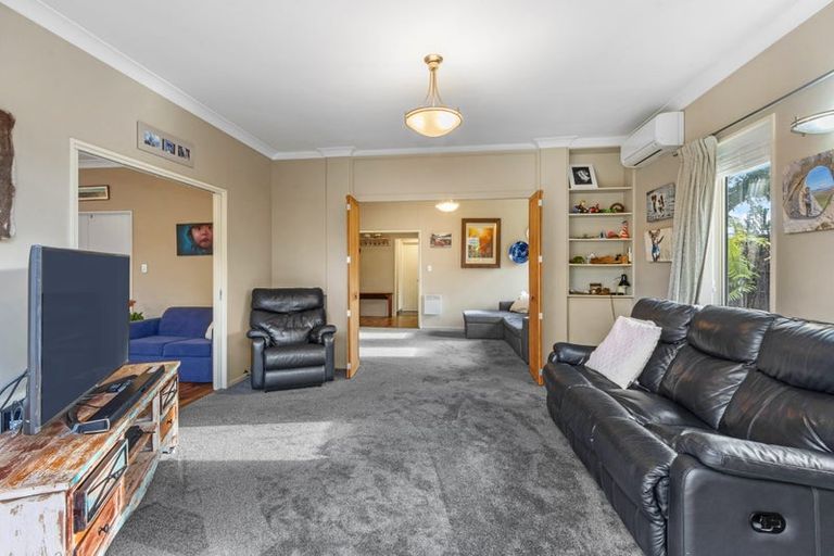 Photo of property in 137 Centaurus Road, Saint Martins, Christchurch, 8022