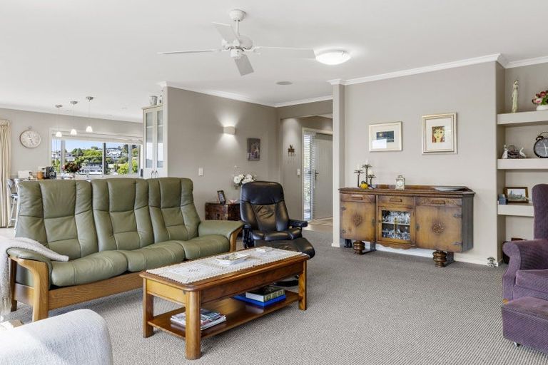 Photo of property in 19 Kinder Street, Acacia Bay, Taupo, 3330