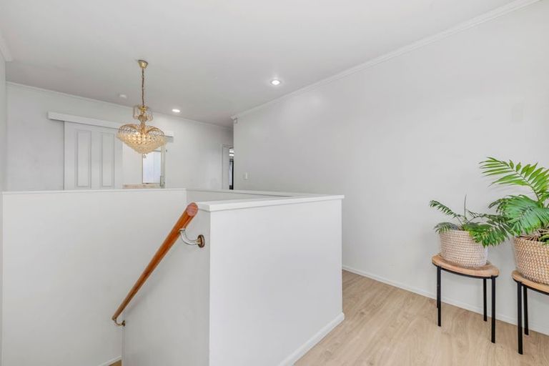 Photo of property in 3 Fairchild Avenue, Goodwood Heights, Auckland, 2105