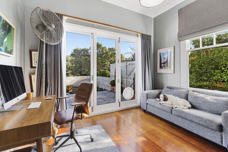 Photo of property in 23 Moana Road, Kelburn, Wellington, 6012