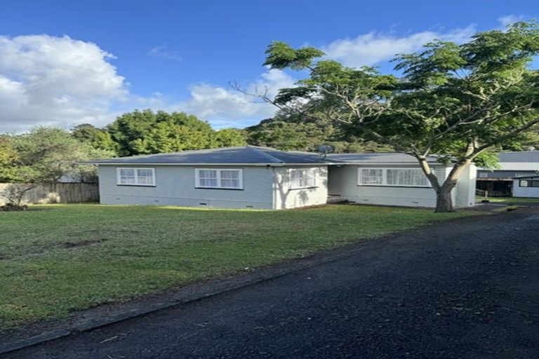 Photo of property in 613 Swanson Road, Swanson, Auckland, 0612