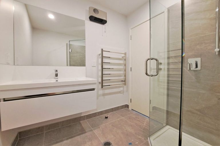 Photo of property in 2/47 Awaroa Road, Sunnyvale, Auckland, 0612