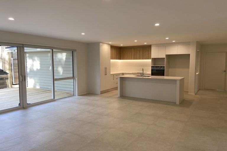 Photo of property in 5 Maraeariki Avenue, Orewa, 0931