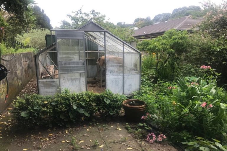 Photo of property in 4 Ridge Lane, New Plymouth, 4310