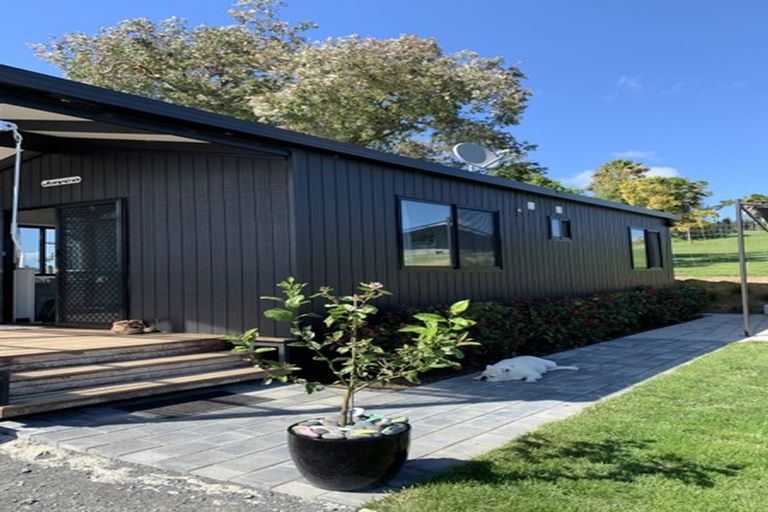 Photo of property in 83 Whitford Park Road, Whitford, Manurewa, 2576