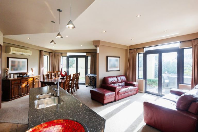 Photo of property in 5 The Oaks, Awapuni, Palmerston North, 4412