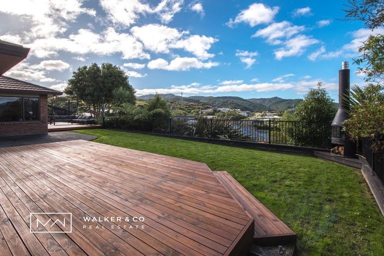 Photo of property in 22 James Nairn Grove, Riverstone Terraces, Upper Hutt, 5018
