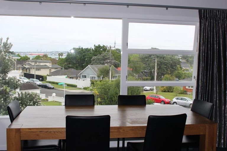 Photo of property in 2/12 Belle Vue Avenue, Northcote Point, Auckland, 0627