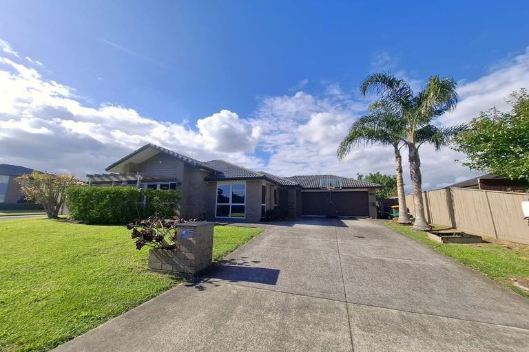 Photo of property in 10 Iwinuku Crescent, Wattle Downs, Auckland, 2103