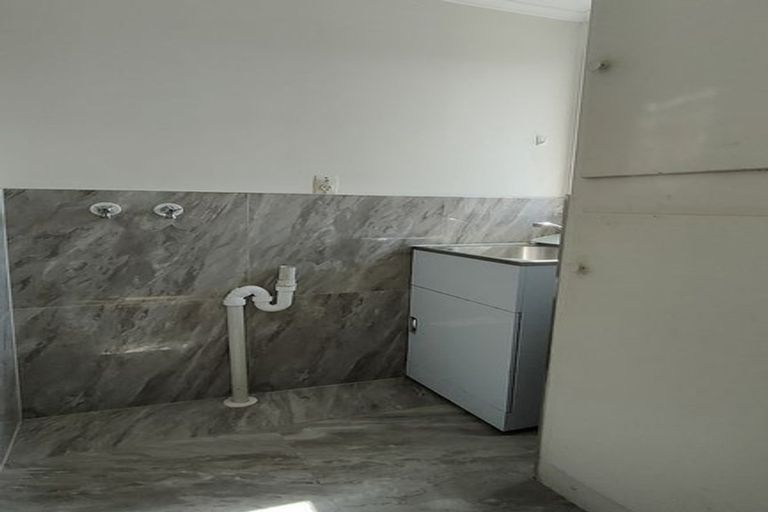 Photo of property in 4 Joanne Place, Rosehill, Papakura, 2113