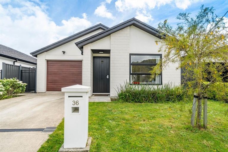Photo of property in 36 Te Kaeaea Crescent, Wallaceville, Upper Hutt, 5018