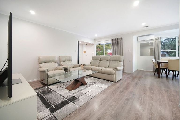 Photo of property in 26 Contessa Drive, Glenfield, Auckland, 0629