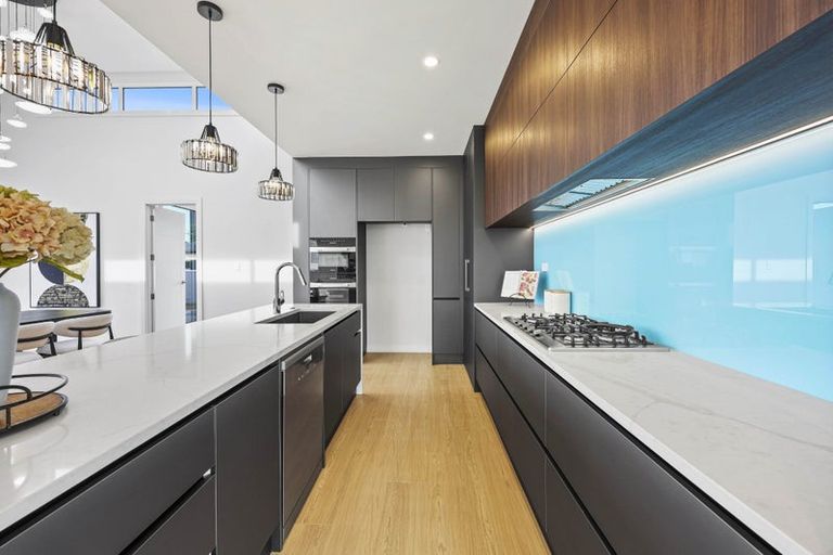 Photo of property in 40a The Esplanade, Eastern Beach, Auckland, 2012