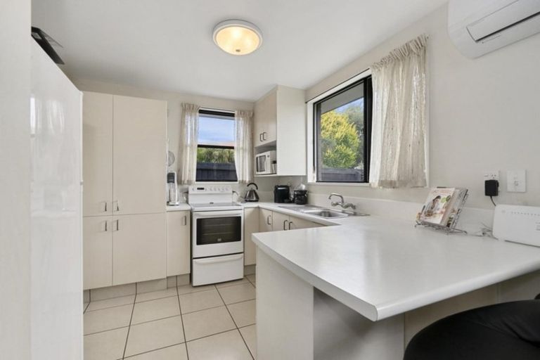 Photo of property in 1/27 Aberfoyle Place, Parklands, Christchurch, 8083