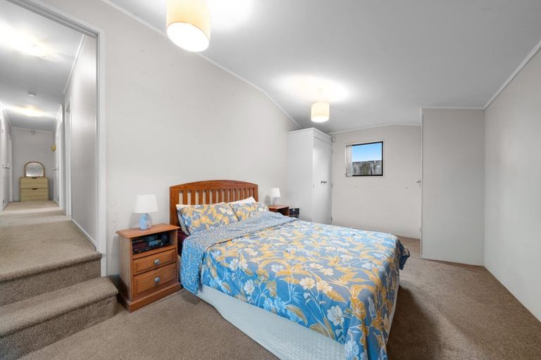 Photo of property in 2/39 Templeton Place, Clendon Park, Auckland, 2103