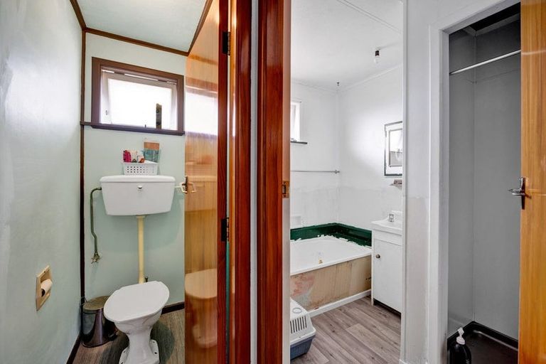 Photo of property in 6 Charles Major Place, Hawera, 4610