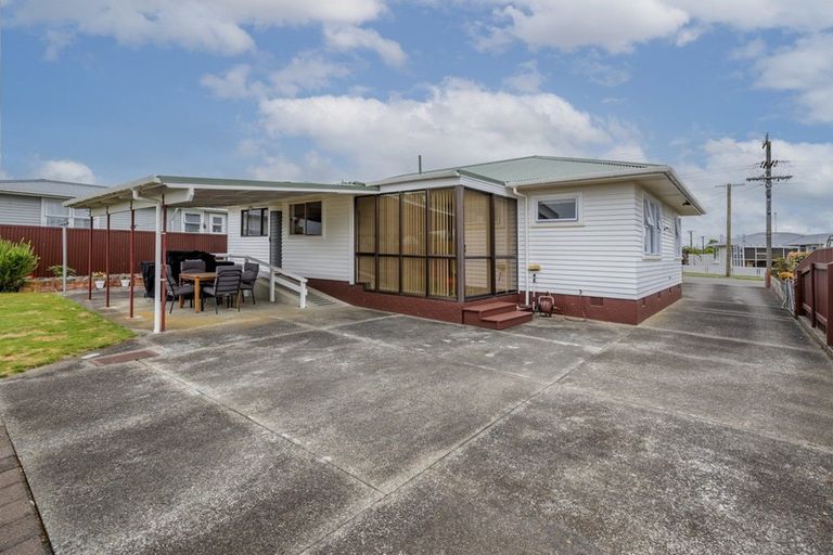 Photo of property in 17 Meadowvale Drive, Levin, 5510