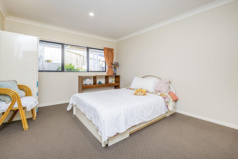 Photo of property in 22 Mccahill Views, Botany Downs, Auckland, 2010