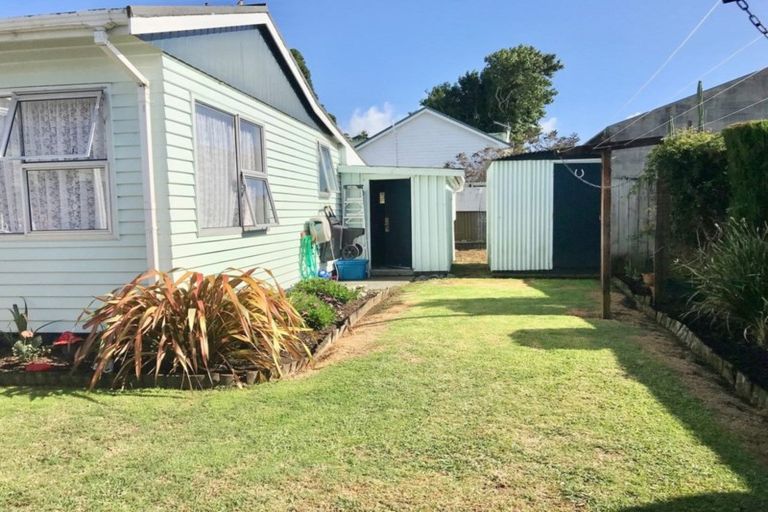 Photo of property in 24 Browne Street, Waitara, 4320