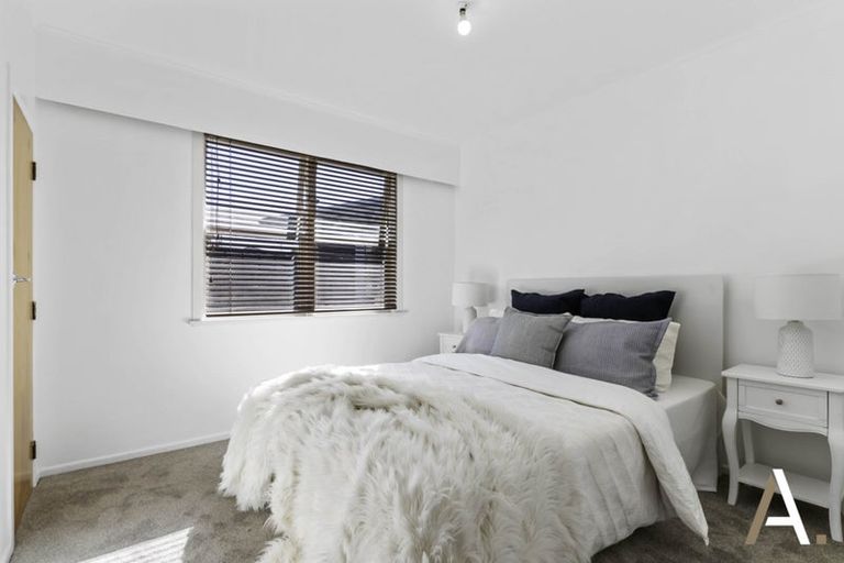 Photo of property in 80 La Trobe Street, Pakuranga Heights, Auckland, 2010