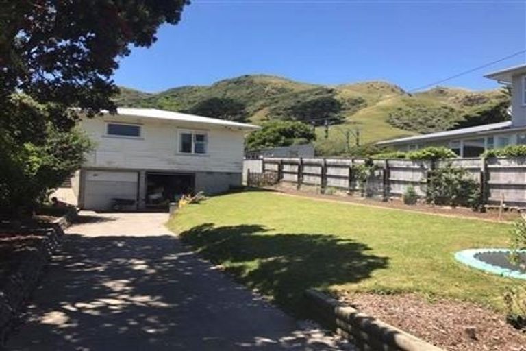 Photo of property in 13 Toenga Road, Pukerua Bay, 5026