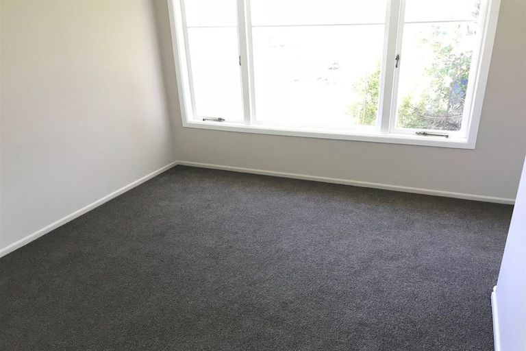 Photo of property in 2/40 Amberley Avenue, Te Atatu South, Auckland, 0610