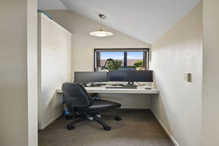 Photo of property in 2 Budleigh Street, Frankleigh Park, New Plymouth, 4310