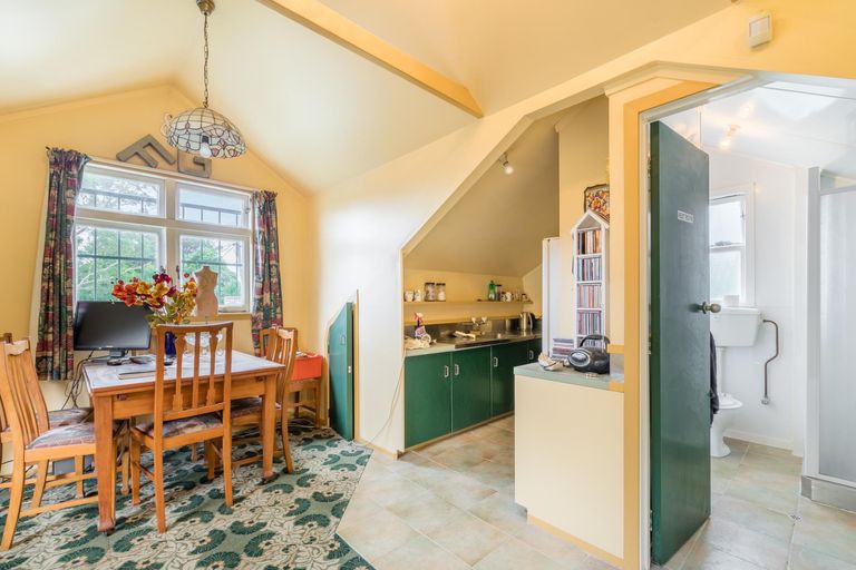 Photo of property in 2 Kaponga Crescent, New Lynn, Auckland, 0600