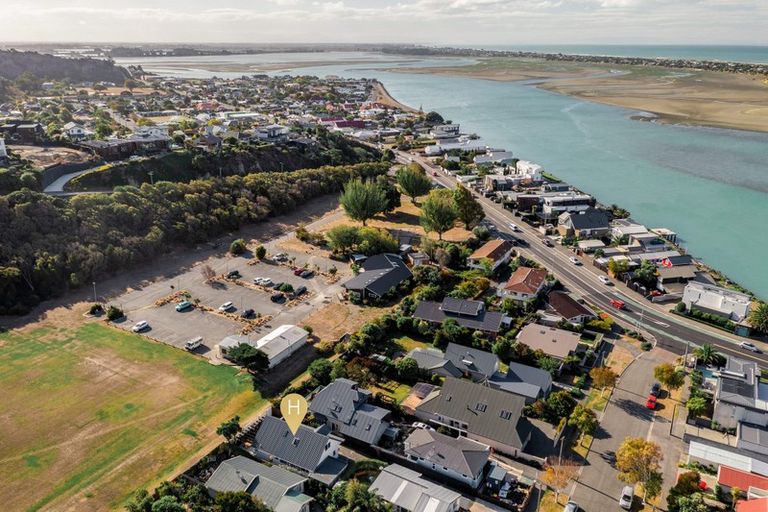 Photo of property in 2/16 Wakatu Avenue, Moncks Bay, Christchurch, 8081