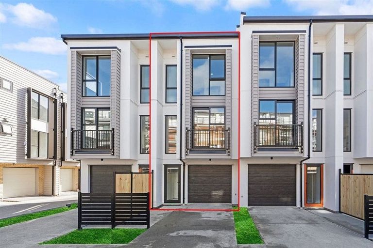 Photo of property in 31 Falcon Crescent, Hobsonville, Auckland, 0618