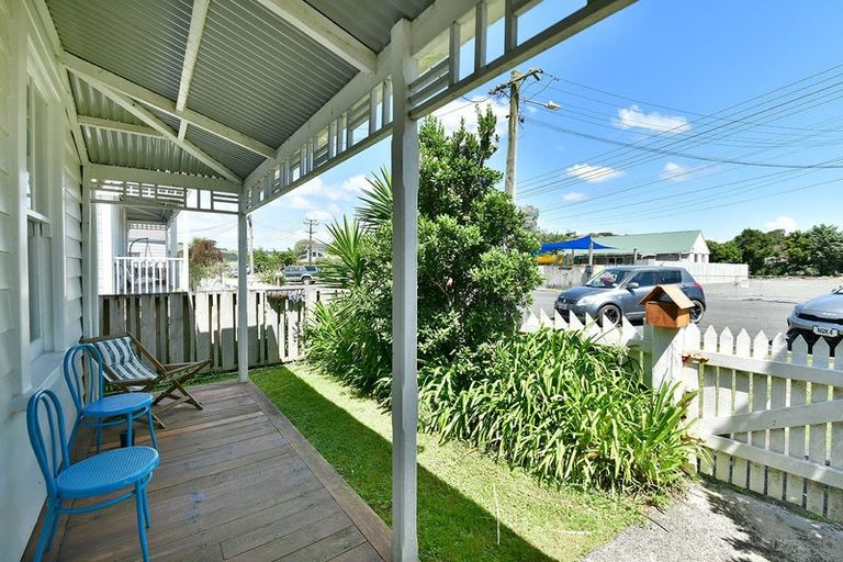 Photo of property in 4 Stewart Street, Helensville, 0800