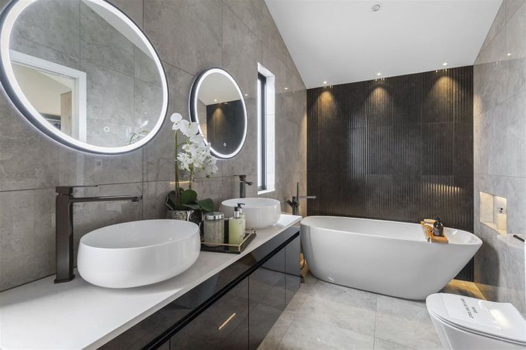 Photo of property in 33 Kikorangi Drive, Wainui, Silverdale, 0992