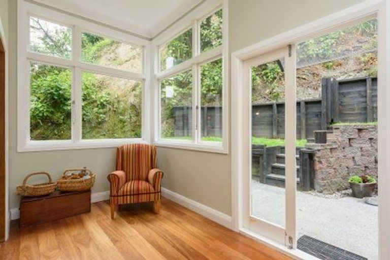 Photo of property in 135 Glenmore Street, Kelburn, Wellington, 6012