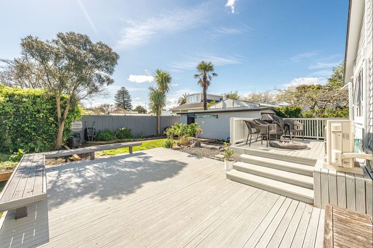 Photo of property in 2 Gonville Avenue, Gonville, Whanganui, 4501