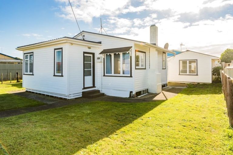 Photo of property in 10 Cornfoot Street, Castlecliff, Whanganui, 4501