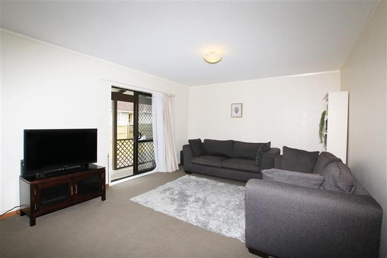 Photo of property in 1/5 Strid Road, Te Atatu South, Auckland, 0610