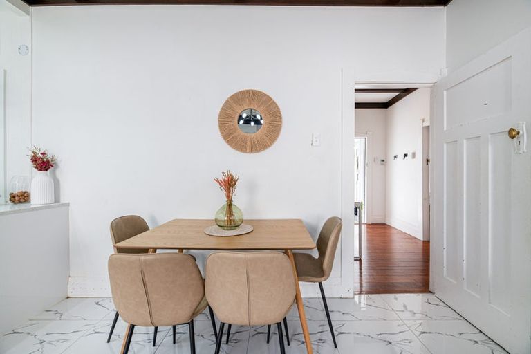 Photo of property in 118a Hutchinson Avenue, New Lynn, Auckland, 0600