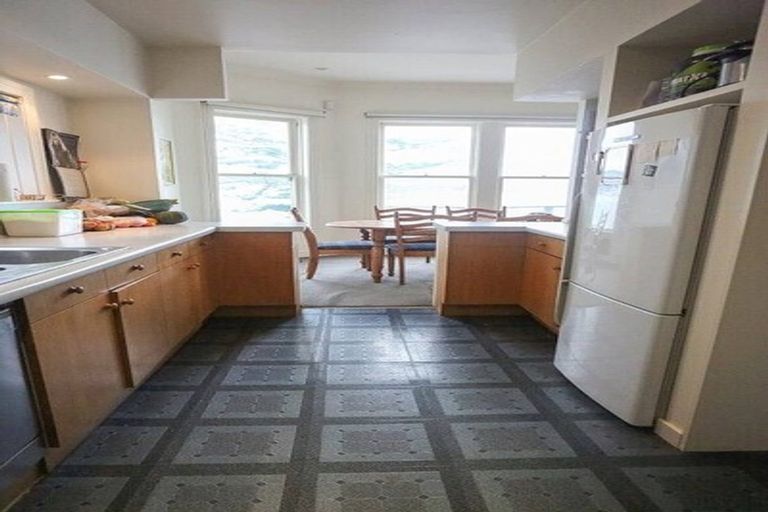 Photo of property in 2/326 Oriental Parade, Oriental Bay, Wellington, 6011