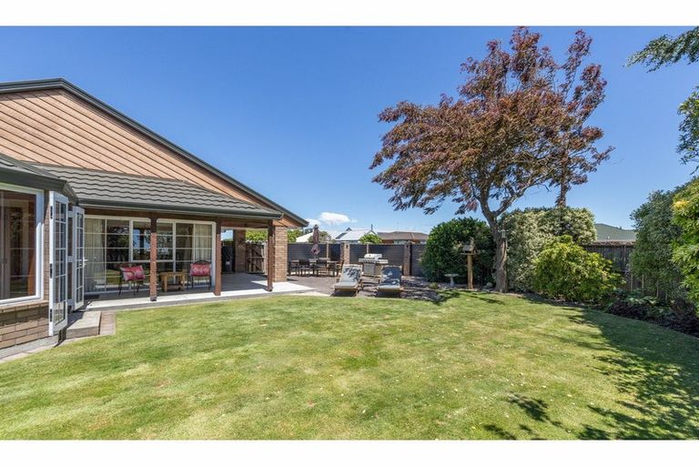 Photo of property in 2 Hinton Place, Rangiora, 7400