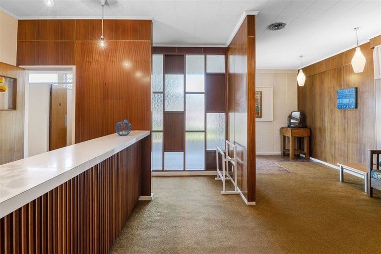 Photo of property in 355 Oxford Street, Levin, 5510