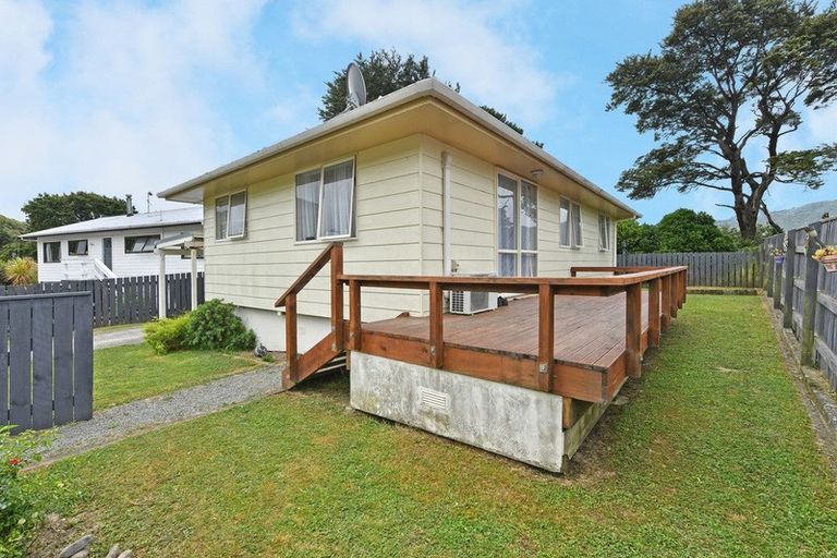 Photo of property in 16 Oaklands Grove, Clouston Park, Upper Hutt, 5018