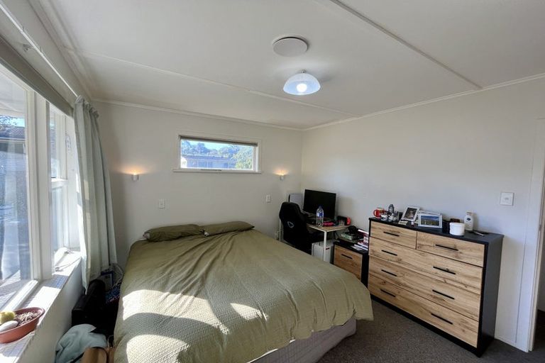 Photo of property in 28 Batchelor Street, Newlands, Wellington, 6037