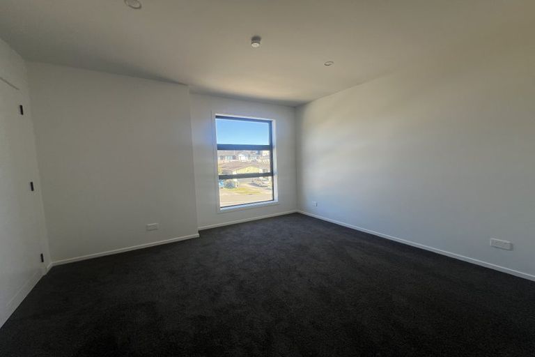 Photo of property in 37 Frances Brown Avenue, Aotea, Porirua, 5024