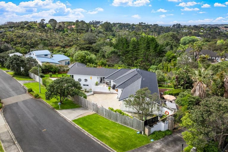 Photo of property in 1/4 Roberts Road, Matakatia, Whangaparaoa, 0930