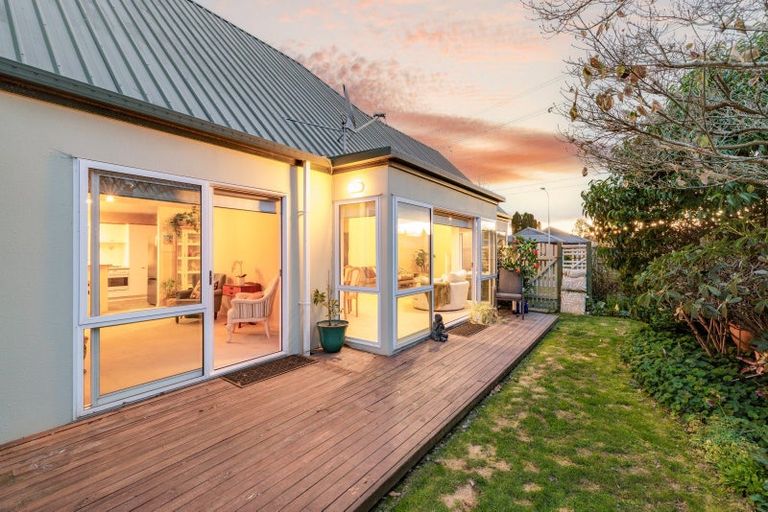 Photo of property in 46 Westgrove Avenue, Avonhead, Christchurch, 8042