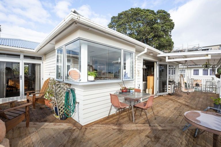 Photo of property in 8 Lismore Street, Strandon, New Plymouth, 4312